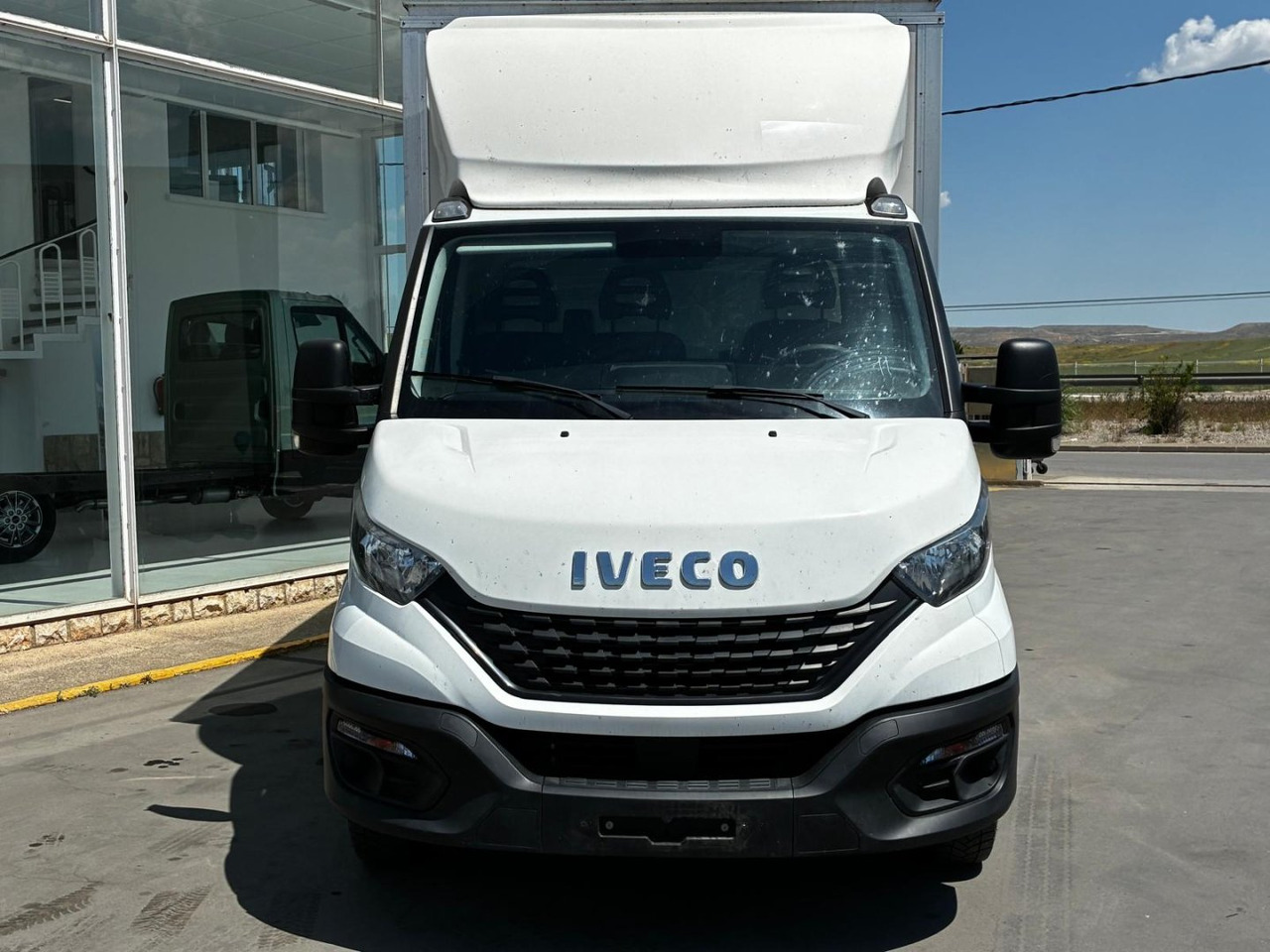 Caja cerrada IVECO 35C16 20m3 - Furgonas su krovinių dėže: foto 2 Caja cerrada IVECO 35C16 20m3 - Furgonas su krovinių dėže: foto 2