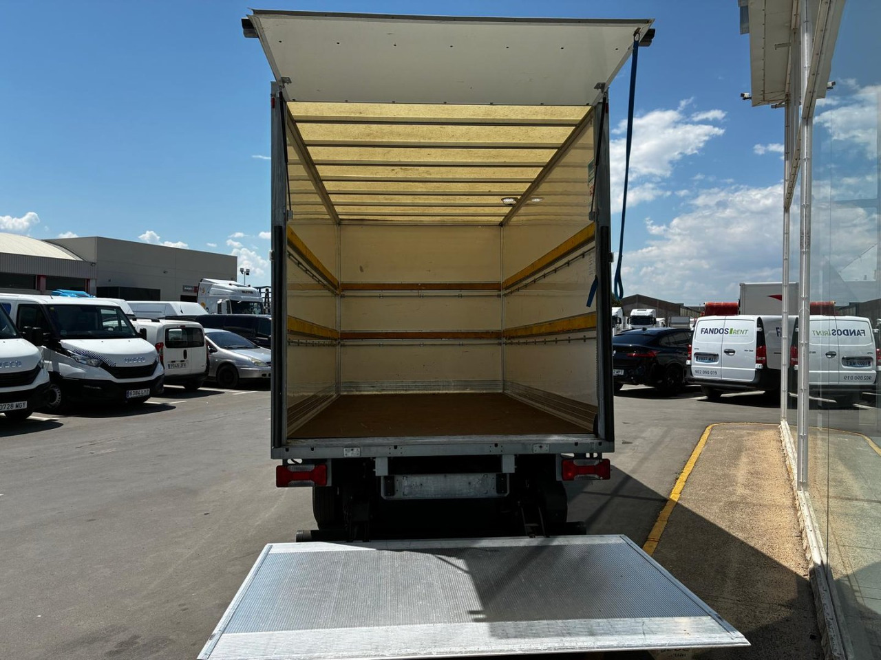 Caja cerrada IVECO 35C16 20m3 - Furgonas su krovinių dėže: foto 5 Caja cerrada IVECO 35C16 20m3 - Furgonas su krovinių dėže: foto 5