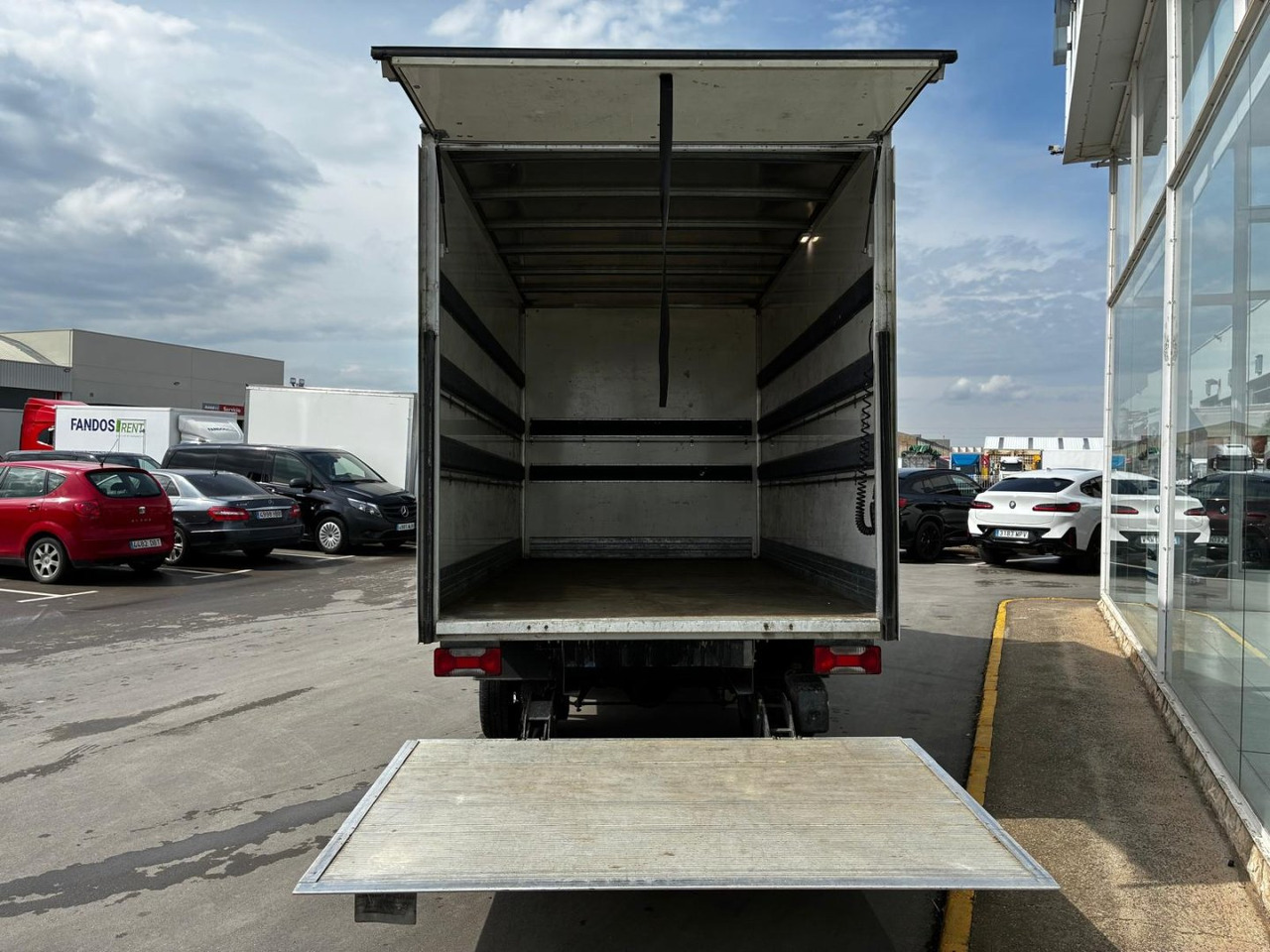Caja cerrada IVECO 35C16 20m3 - Furgonas su krovinių dėže: foto 5 Caja cerrada IVECO 35C16 20m3 - Furgonas su krovinių dėže: foto 5