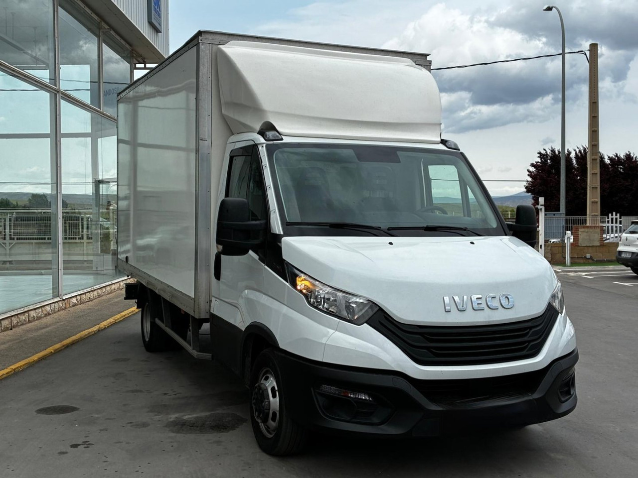 Caja cerrada IVECO 35C16 3.0 20m3 - Furgonas su krovinių dėže: foto 3 Caja cerrada IVECO 35C16 3.0 20m3 - Furgonas su krovinių dėže: foto 3