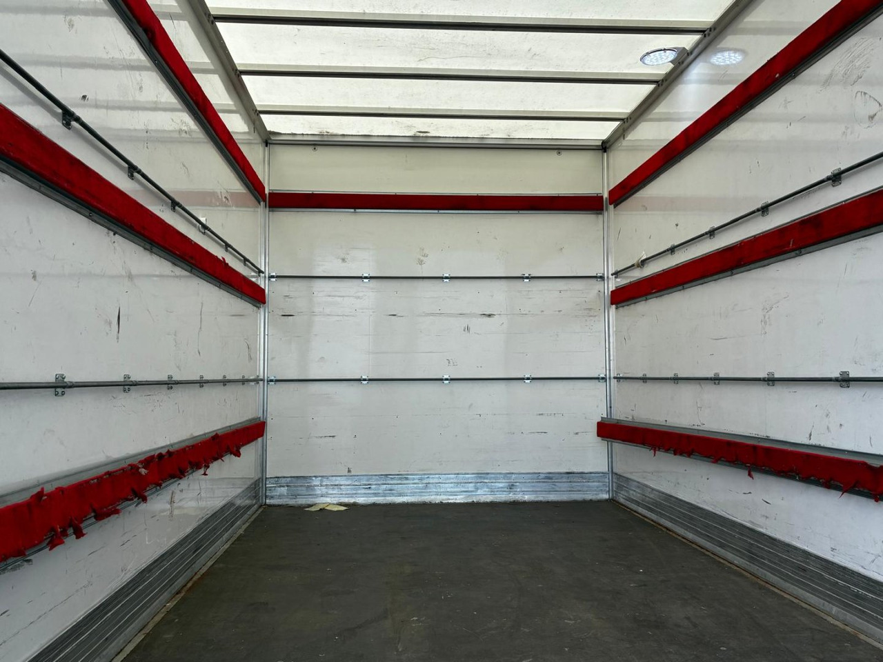 Caja cerrada IVECO 35C16 3.0 20m3 - Furgonas su krovinių dėže: foto 5 Caja cerrada IVECO 35C16 3.0 20m3 - Furgonas su krovinių dėže: foto 5