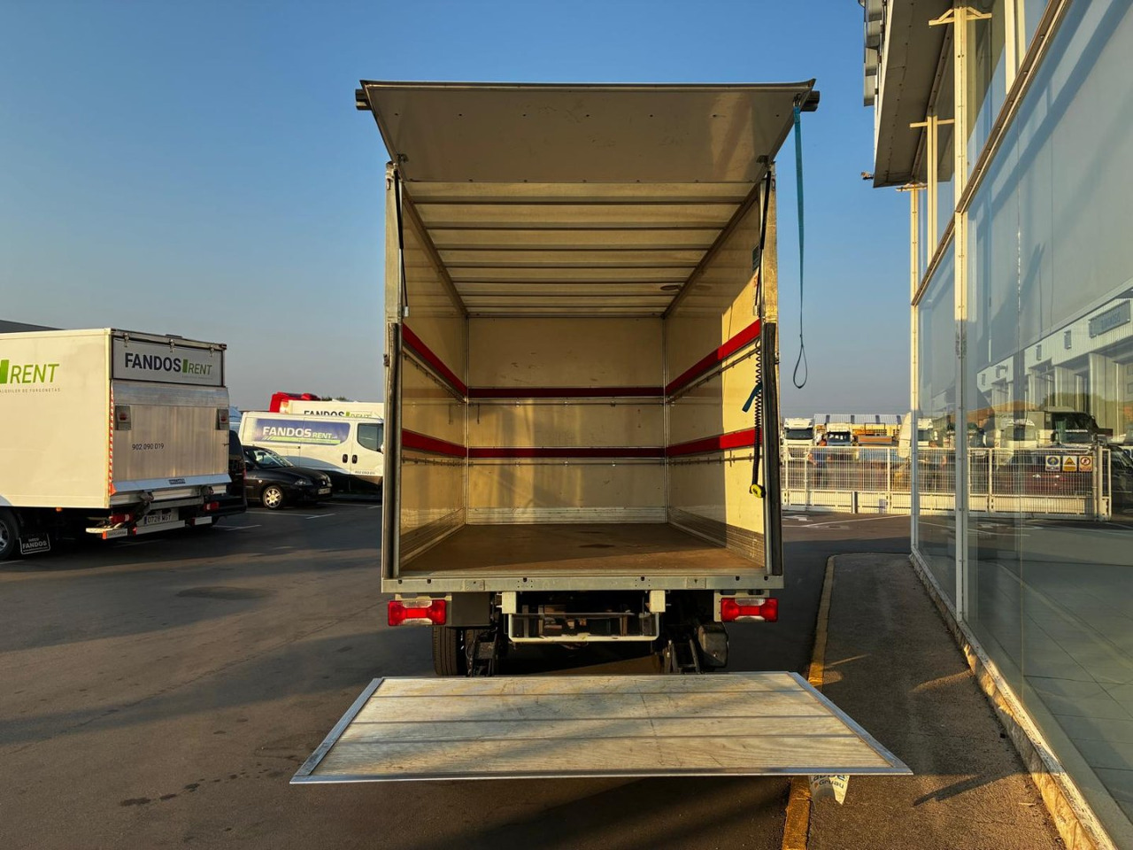 Caja cerrada IVECO 35C16 3.0 20m3 - Furgonas su krovinių dėže: foto 5 Caja cerrada IVECO 35C16 3.0 20m3 - Furgonas su krovinių dėže: foto 5