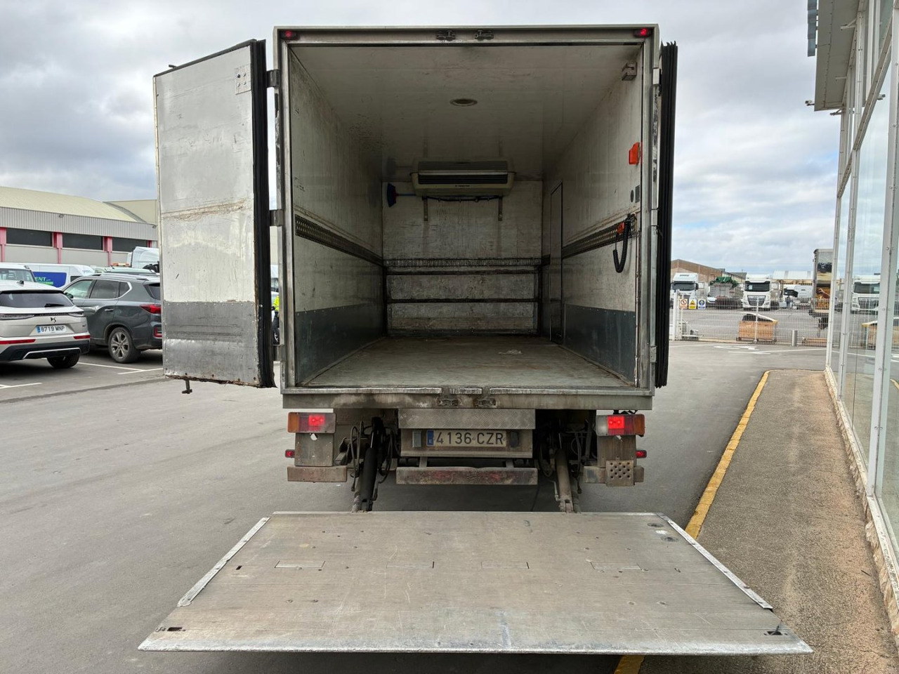Caja cerrada IVECO Eurocargo ML 100 E18 P - Refrižeratorius sunkvežimis: foto 5 Caja cerrada IVECO Eurocargo ML 100 E18 P - Refrižeratorius sunkvežimis: foto 5