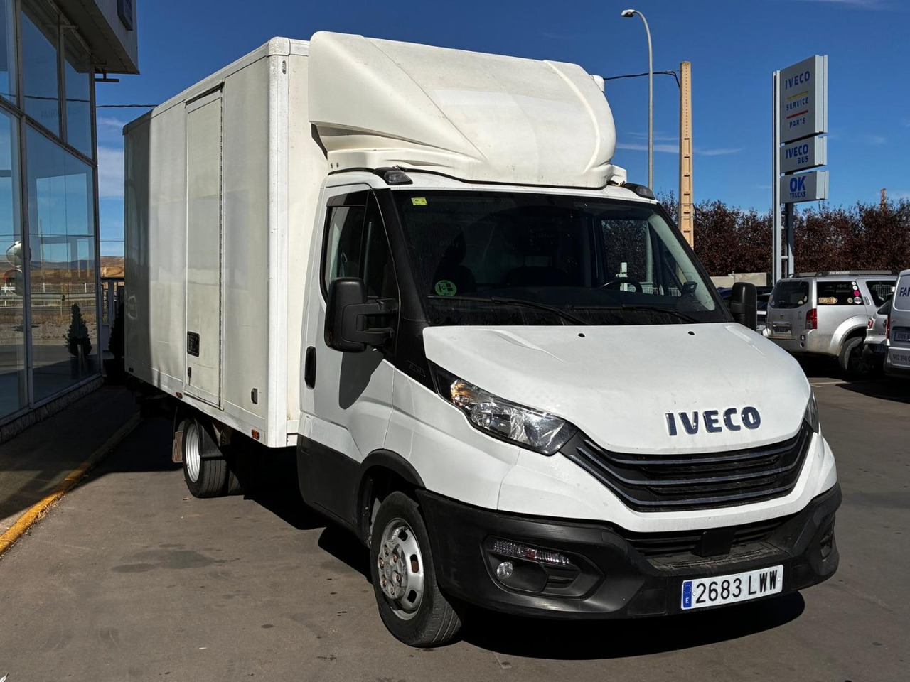 Caja cerrada con plataforma elevadora IVECO 35C14 20m3 con puerta lateral - Furgonas su krovinių dėže: foto 3 Caja cerrada con plataforma elevadora IVECO 35C14 20m3 con puerta lateral - Furgonas su krovinių dėže: foto 3