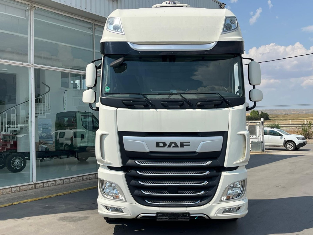Cabeza Tractora DAF 480 AUTOMATICA CON INTARDER - Vilkikas: foto 2 Cabeza Tractora DAF 480 AUTOMATICA CON INTARDER - Vilkikas: foto 2
