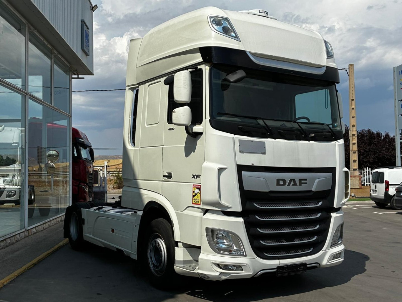 Cabeza Tractora DAF 480 AUTOMATICA CON INTARDER - Vilkikas: foto 3 Cabeza Tractora DAF 480 AUTOMATICA CON INTARDER - Vilkikas: foto 3