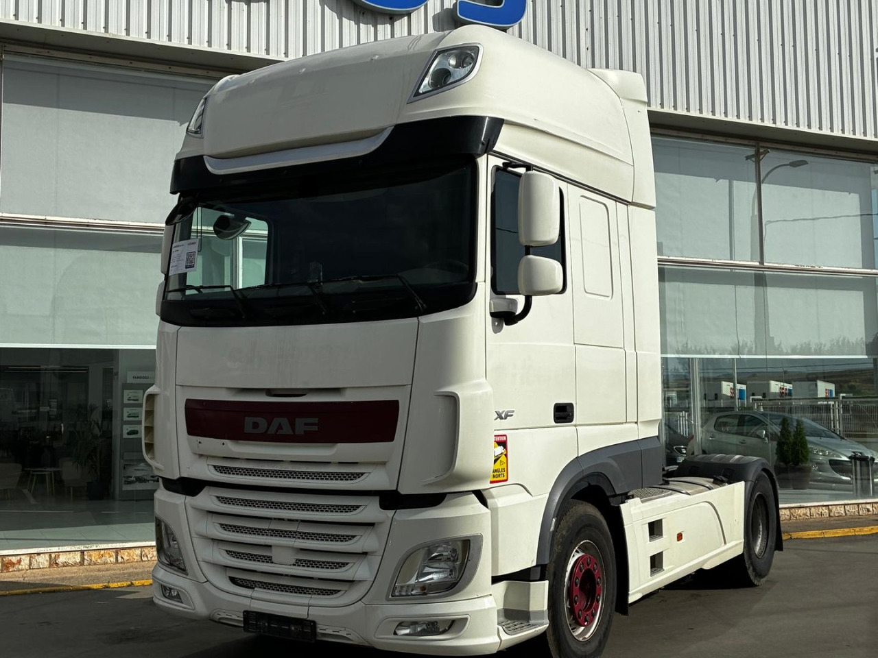 Cabeza Tractora DAF 480 SUPER SPACE CAB AUTOMATICA CON INTARDER - Vilkikas: foto 1 Cabeza Tractora DAF 480 SUPER SPACE CAB AUTOMATICA CON INTARDER - Vilkikas: foto 1