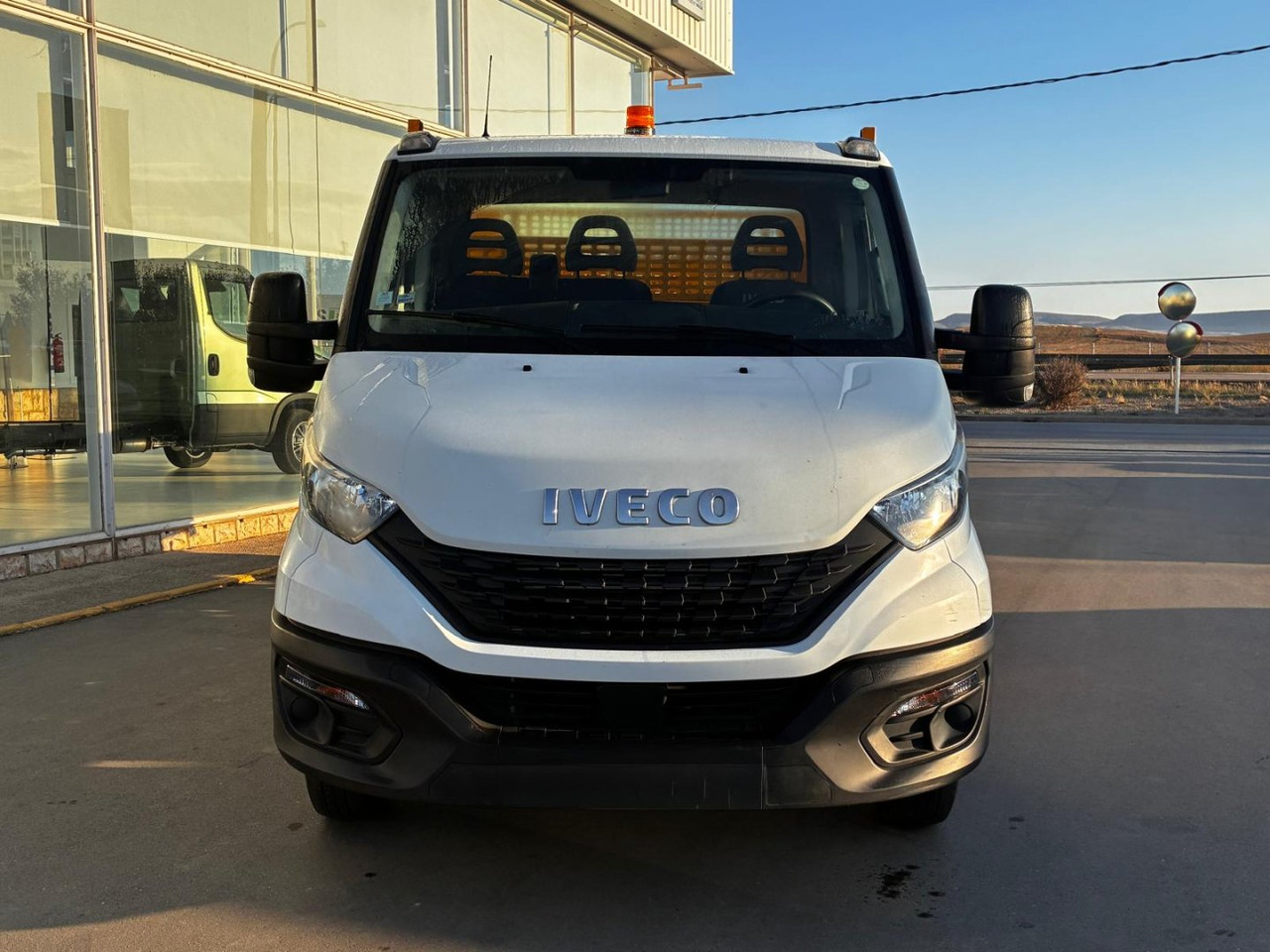 Volquete/Dumper IVECO 35C14 CAJA BASCULANTE - Mažas savivartis: foto 2 Volquete/Dumper IVECO 35C14 CAJA BASCULANTE - Mažas savivartis: foto 2