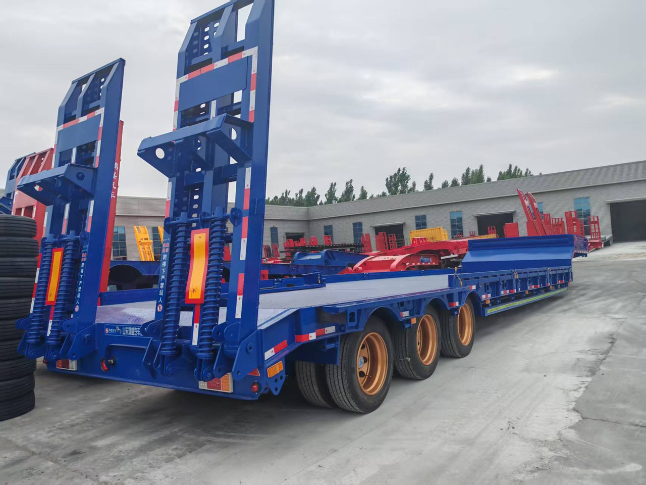 13M Low Bed Semi Trailer | 3 Axles | Heavy Duty Lowboy for Construction Machinery Transport - Žemo profilio platforma puspriekabė: foto 1 13M Low Bed Semi Trailer | 3 Axles | Heavy Duty Lowboy for Construction Machinery Transport - Žemo profilio platforma puspriekabė: foto 1