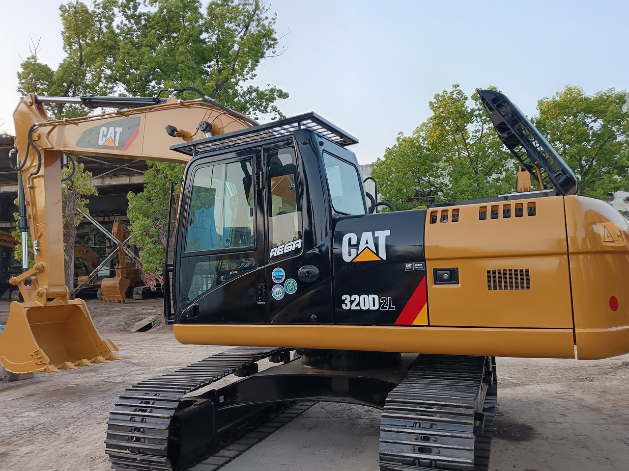 CATERPILLAR 320D CAT 320D2L - Vikšrinis ekskavatorius: foto 3 CATERPILLAR 320D CAT 320D2L - Vikšrinis ekskavatorius: foto 3