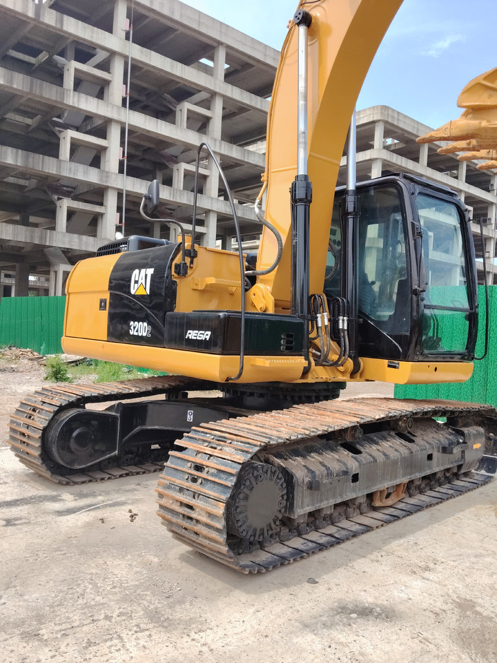 CATERPILLAR 320D2L with C7.1 ENGINE CAT 320D2 L 320 D 2 L C 7.1 ENGINE - Vikšrinis ekskavatorius: foto 2 CATERPILLAR 320D2L with C7.1 ENGINE CAT 320D2 L 320 D 2 L C 7.1 ENGINE - Vikšrinis ekskavatorius: foto 2