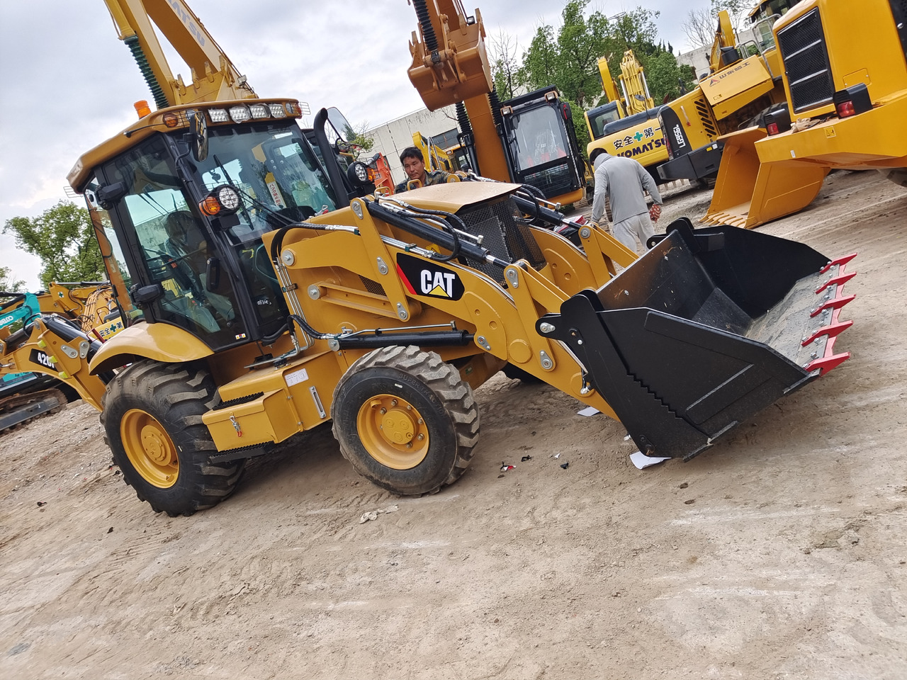 CATERPILLAR 420F CAT 100% NEW - Ekskavatorius-krautuvas: foto 4 CATERPILLAR 420F CAT 100% NEW - Ekskavatorius-krautuvas: foto 4