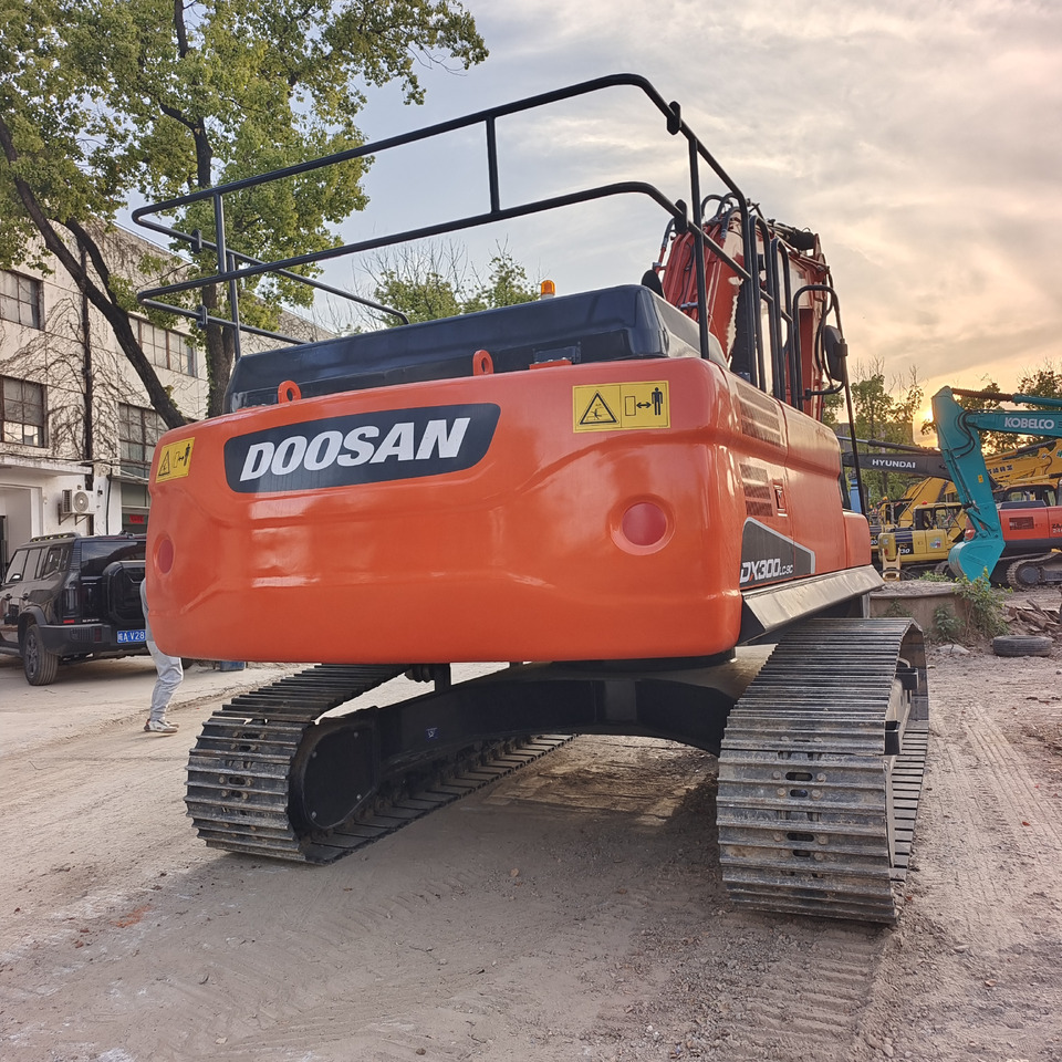 DOOSAN DX300 DX340 DX225 - Vikšrinis ekskavatorius: foto 4 DOOSAN DX300 DX340 DX225 - Vikšrinis ekskavatorius: foto 4