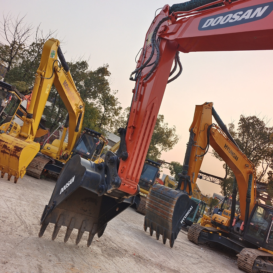 DOOSAN DX300 LC - 9C DX300LCA - Vikšrinis ekskavatorius: foto 4 DOOSAN DX300 LC - 9C DX300LCA - Vikšrinis ekskavatorius: foto 4