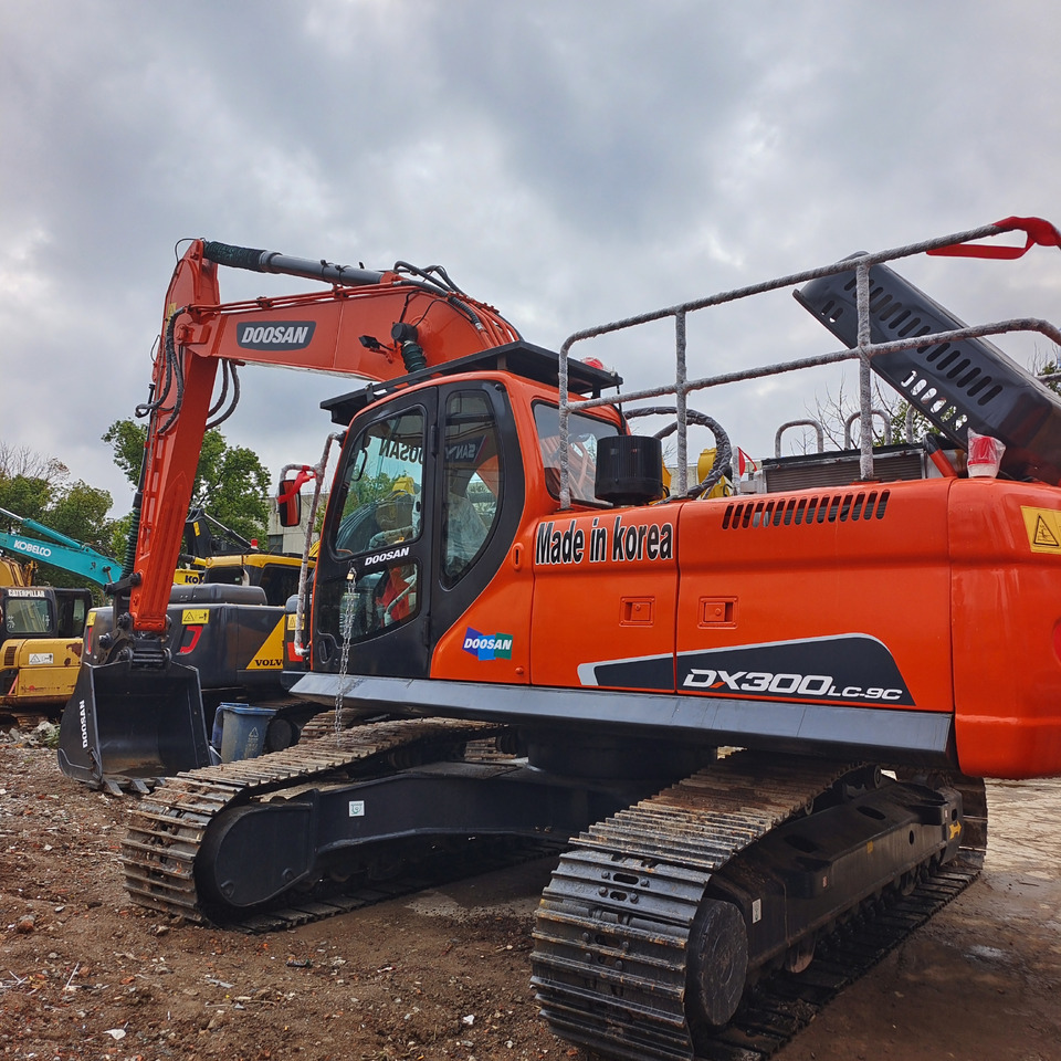 DOOSAN DX300 LCA DX300LC-9C - Vikšrinis ekskavatorius: foto 1 DOOSAN DX300 LCA DX300LC-9C - Vikšrinis ekskavatorius: foto 1
