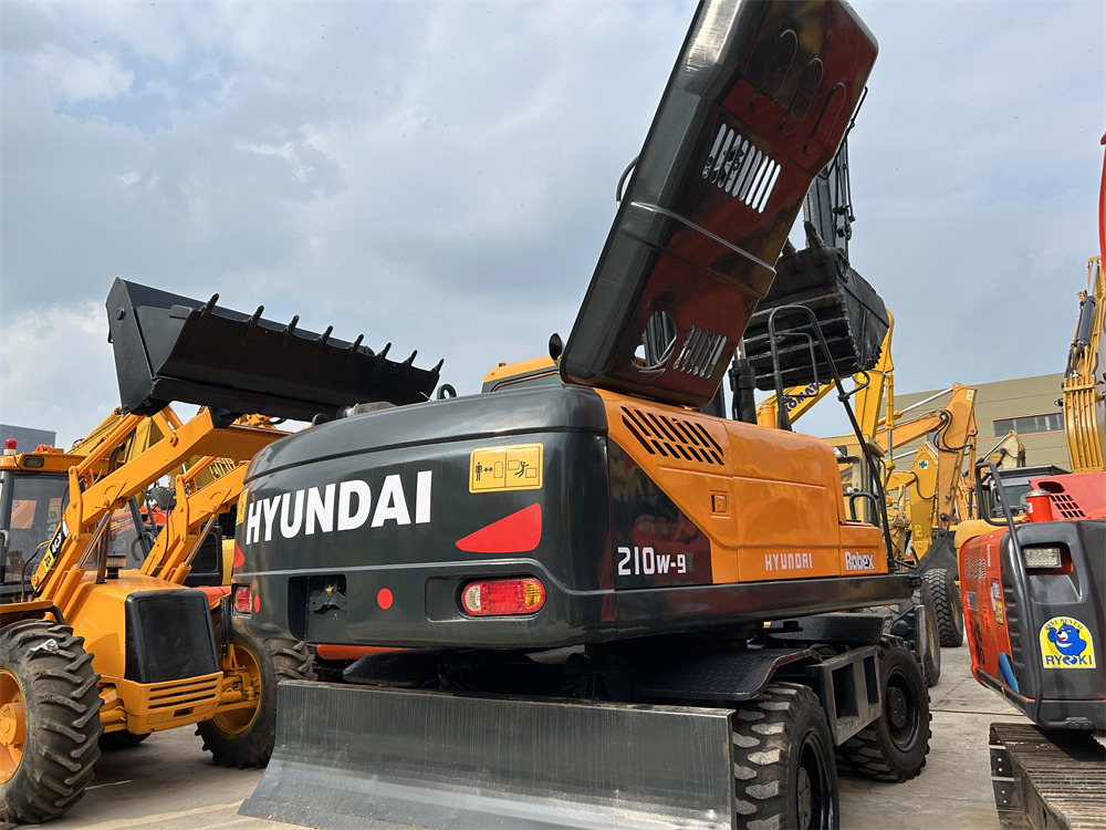 HYUNDAI 210W-9S ROBEX 210W - 9S 210W-9T - Ratinis ekskavatorius: foto 2 HYUNDAI 210W-9S ROBEX 210W - 9S 210W-9T - Ratinis ekskavatorius: foto 2