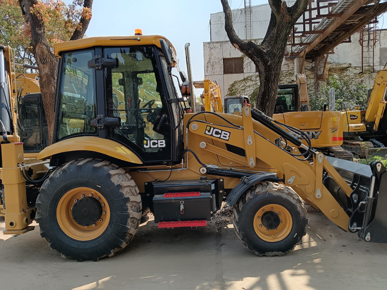 JCB 3CX - Ekskavatorius-krautuvas: foto 2 JCB 3CX - Ekskavatorius-krautuvas: foto 2