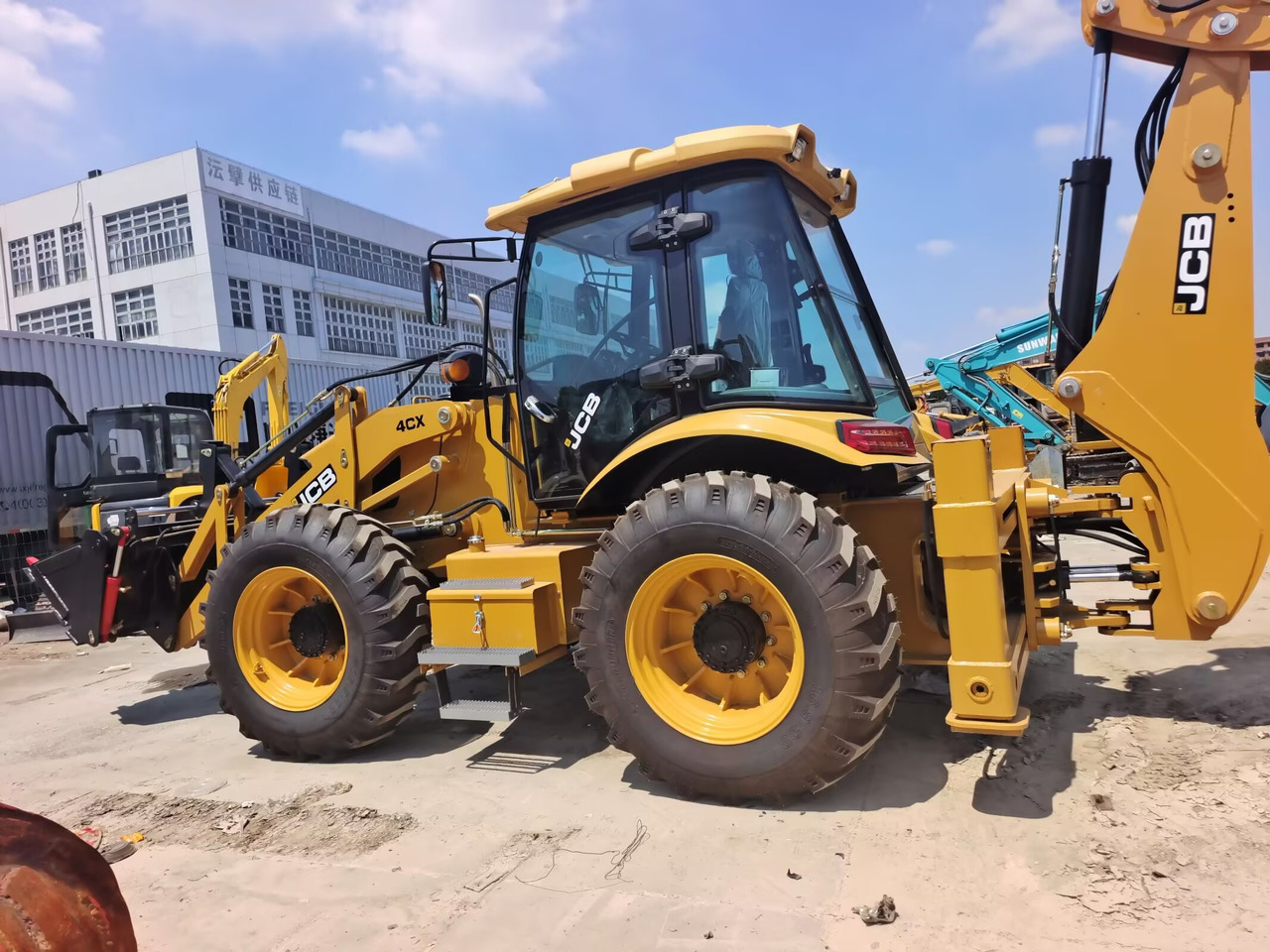 JCB 4CX BRAND NEW - Ekskavatorius-krautuvas: foto 2 JCB 4CX BRAND NEW - Ekskavatorius-krautuvas: foto 2