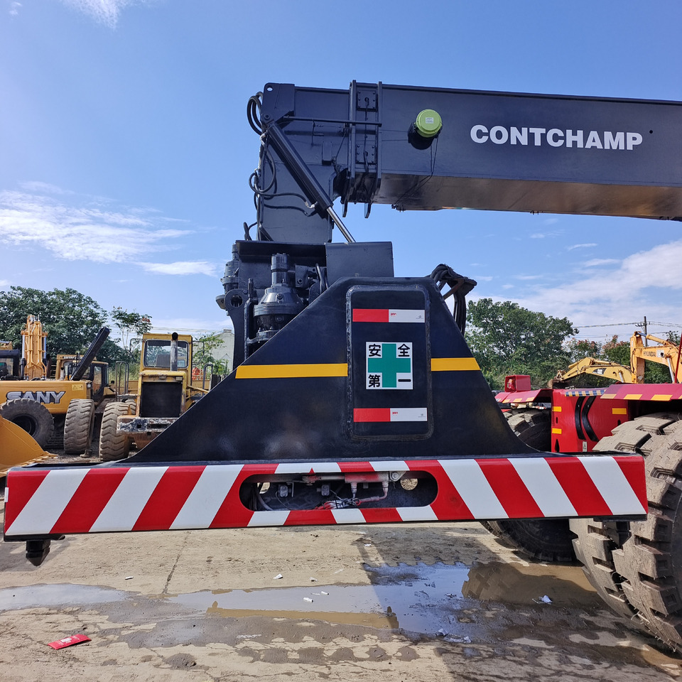 KALMAR DRF 450 DRT450 DRT DRD DRU 450 45 TON - Stelažų krautuvas: foto 2 KALMAR DRF 450 DRT450 DRT DRD DRU 450 45 TON - Stelažų krautuvas: foto 2