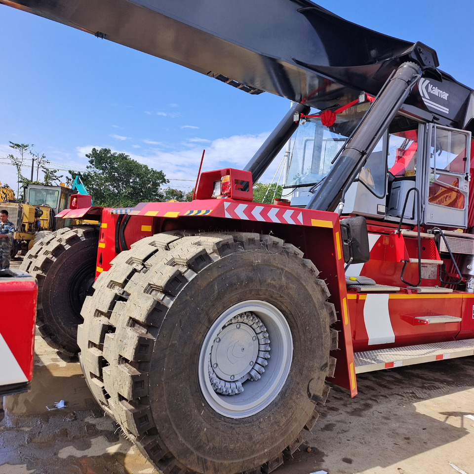 KALMAR DRF450 DRT450 DRT DRD DRU 450 45 TON - Stelažų krautuvas: foto 4 KALMAR DRF450 DRT450 DRT DRD DRU 450 45 TON - Stelažų krautuvas: foto 4