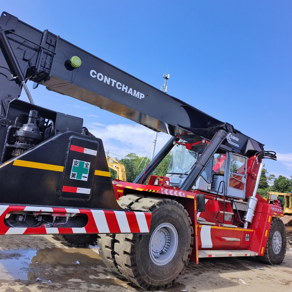 KALMAR DRF450 DRT450 DRT DRD DRU 450 45 TON - Stelažų krautuvas: foto 2 KALMAR DRF450 DRT450 DRT DRD DRU 450 45 TON - Stelažų krautuvas: foto 2