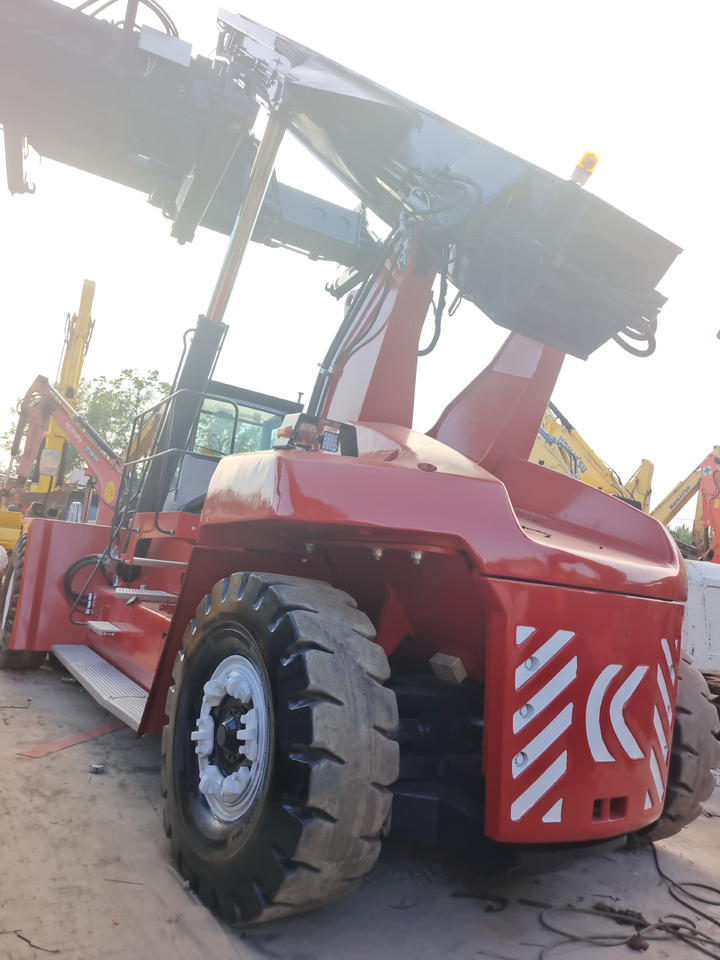 KALMAR DRF450 - Stelažų krautuvas: foto 2 KALMAR DRF450 - Stelažų krautuvas: foto 2