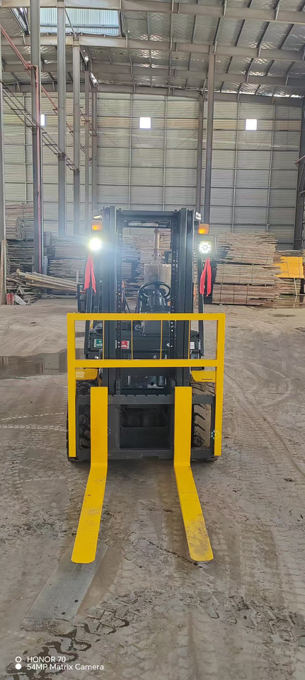 KOMATSU FD 30 - Dyzelinis krautuvas: foto 5 KOMATSU FD 30 - Dyzelinis krautuvas: foto 5