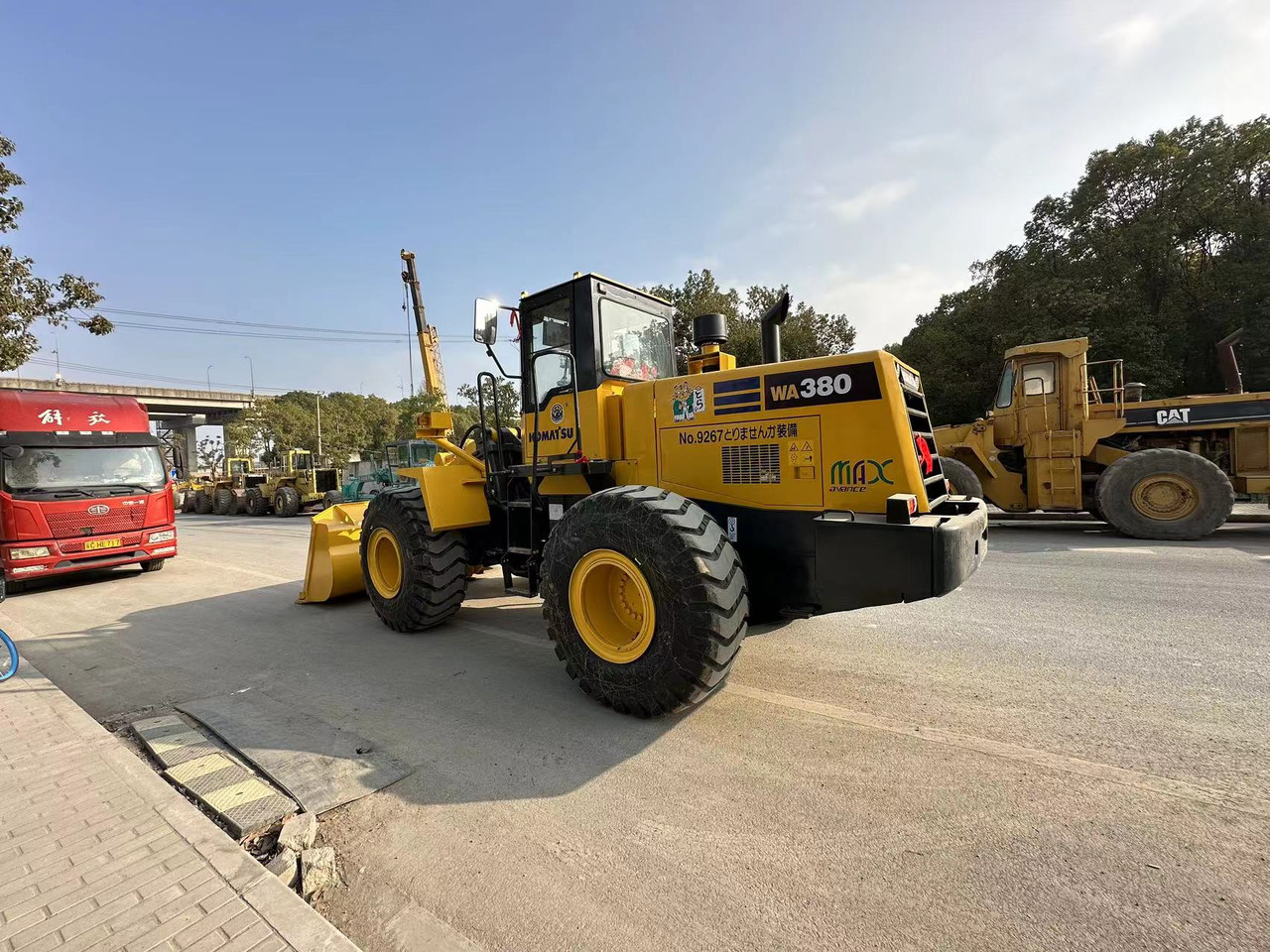 KOMATSU WA380-3 - Ratinis krautuvas: foto 2 KOMATSU WA380-3 - Ratinis krautuvas: foto 2