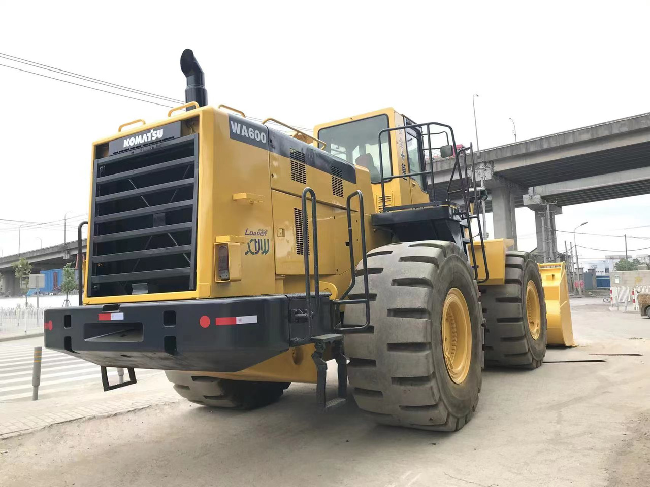 KOMATSU WA600-6 - Ratinis krautuvas: foto 4 KOMATSU WA600-6 - Ratinis krautuvas: foto 4