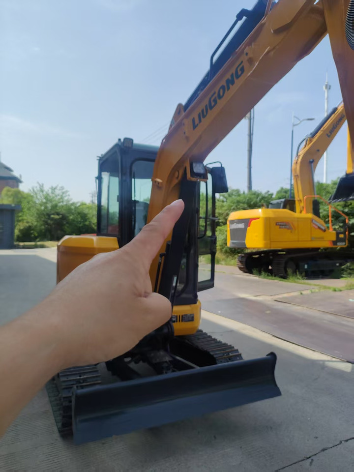 LIUGONG 9035F ZTSG4 BRAND NEW 3.8 TON 3 TON 4 TON MINI DIGGER - Mini ekskavatorius: foto 5 LIUGONG 9035F ZTSG4 BRAND NEW 3.8 TON 3 TON 4 TON MINI DIGGER - Mini ekskavatorius: foto 5
