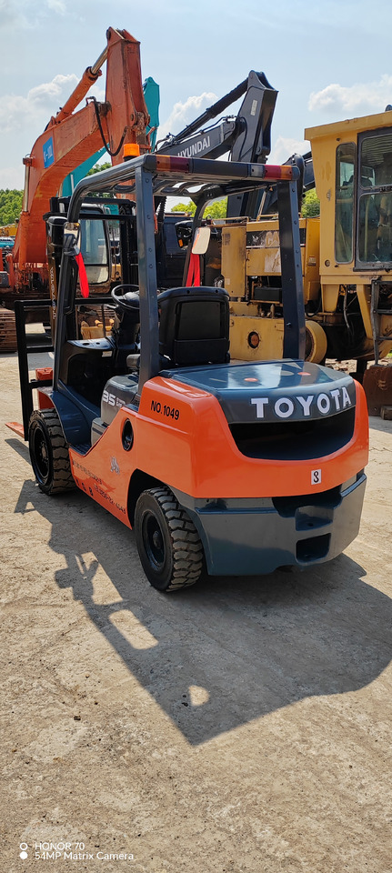 TOYOTA FD35 - Dyzelinis krautuvas: foto 3 TOYOTA FD35 - Dyzelinis krautuvas: foto 3