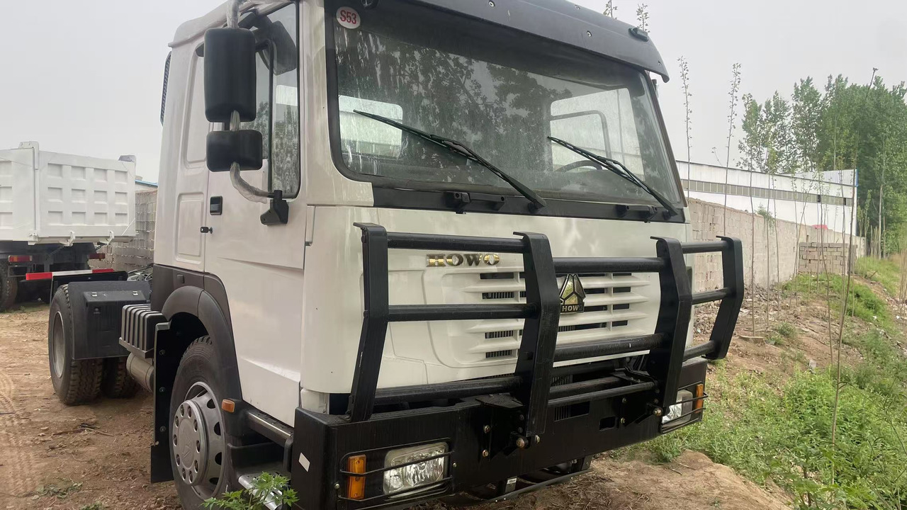SINOTRUK HOWO 4*2 6*4 8*4 - Vilkikas: foto 1 SINOTRUK HOWO 4*2 6*4 8*4 - Vilkikas: foto 1