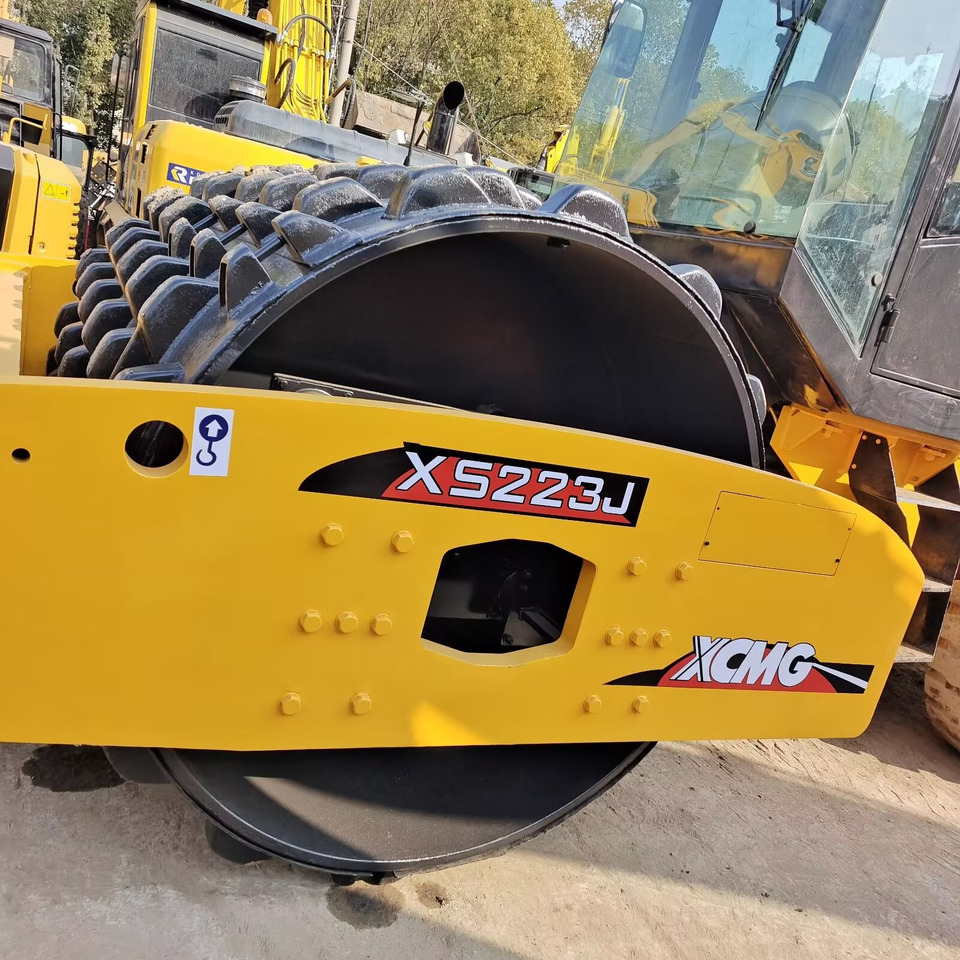 XCMG XS223J Goat Horn Vibratory Roller Compactor - Asfalto volus: foto 4 XCMG XS223J Goat Horn Vibratory Roller Compactor - Asfalto volus: foto 4