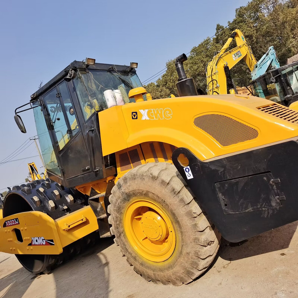 XCMG XS223J Goat Horn Vibratory Roller Compactor - Asfalto volus: foto 2 XCMG XS223J Goat Horn Vibratory Roller Compactor - Asfalto volus: foto 2