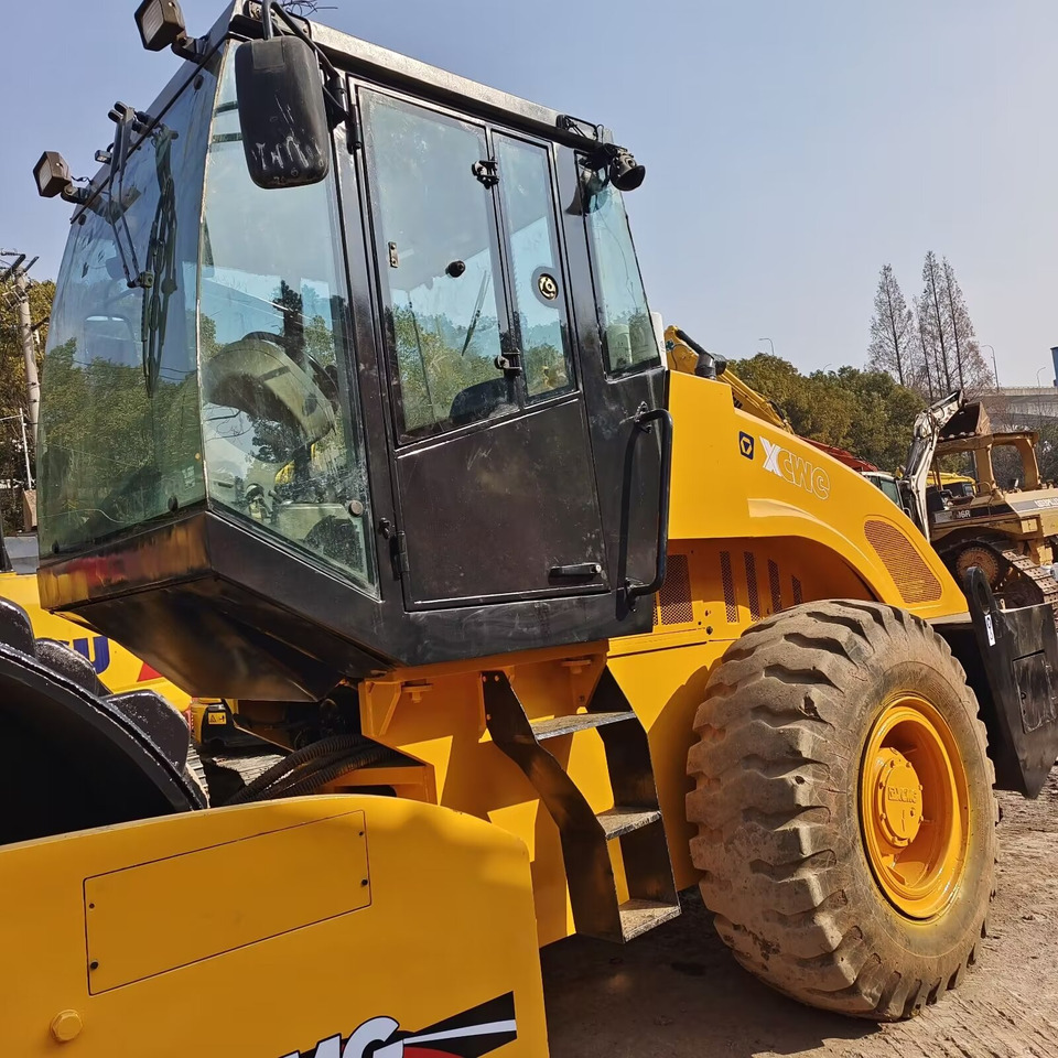 XCMG XS223J Goat Horn Vibratory Roller Compactor - Asfalto volus: foto 3 XCMG XS223J Goat Horn Vibratory Roller Compactor - Asfalto volus: foto 3