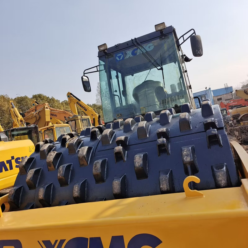 XCMG XS223J WITH SHEEP FOOT PAD - Asfalto volus: foto 1 XCMG XS223J WITH SHEEP FOOT PAD - Asfalto volus: foto 1