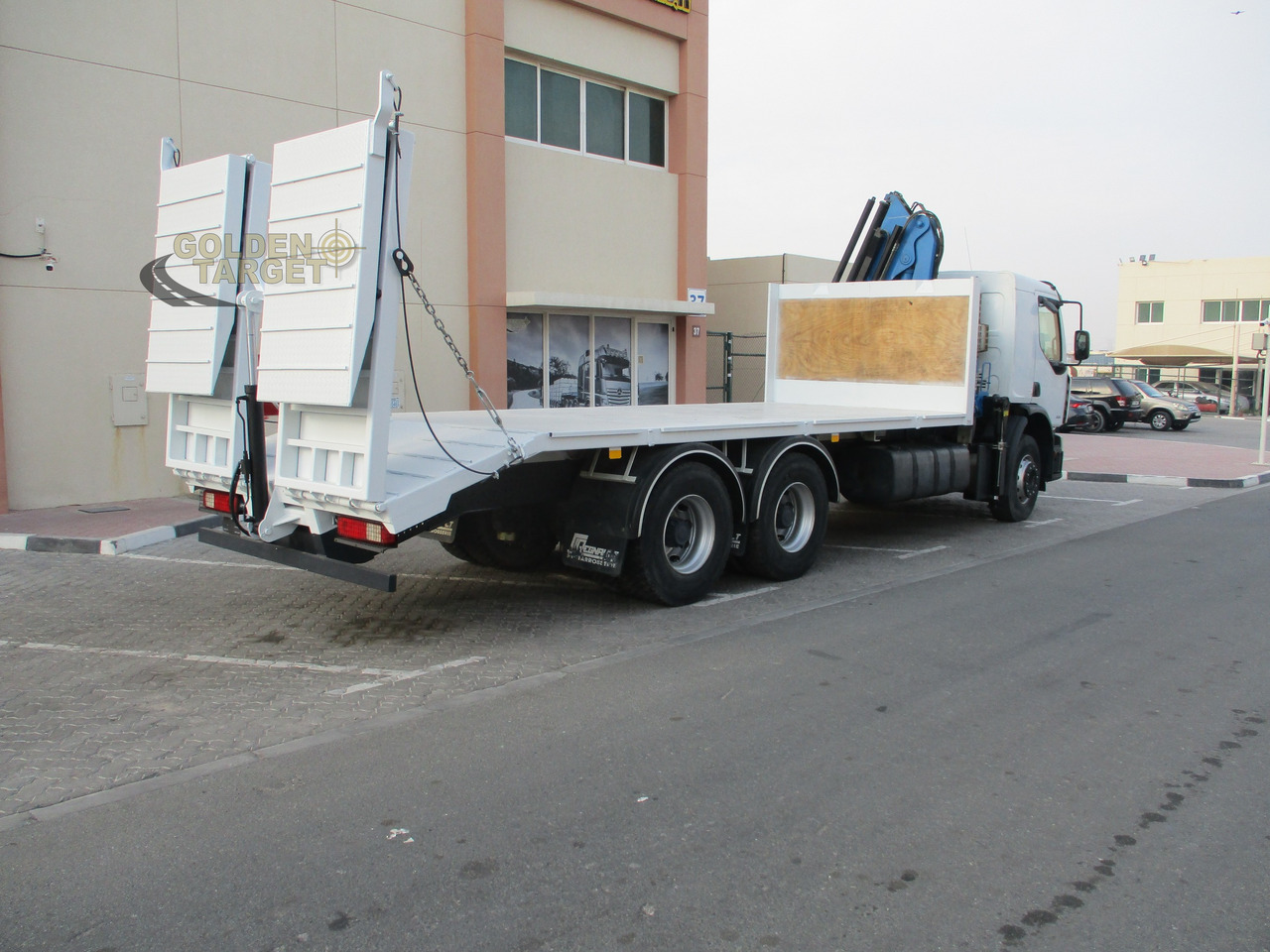 RENAULT Kerax 380 6×4 Crane Truck - Sunkvežimis su kranu: foto 3 RENAULT Kerax 380 6×4 Crane Truck - Sunkvežimis su kranu: foto 3