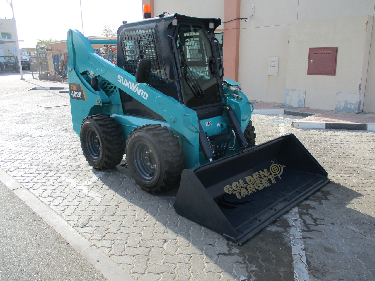 SUNWARD SWL4028 Skid Steer - Mini krautuvas: foto 1 SUNWARD SWL4028 Skid Steer - Mini krautuvas: foto 1