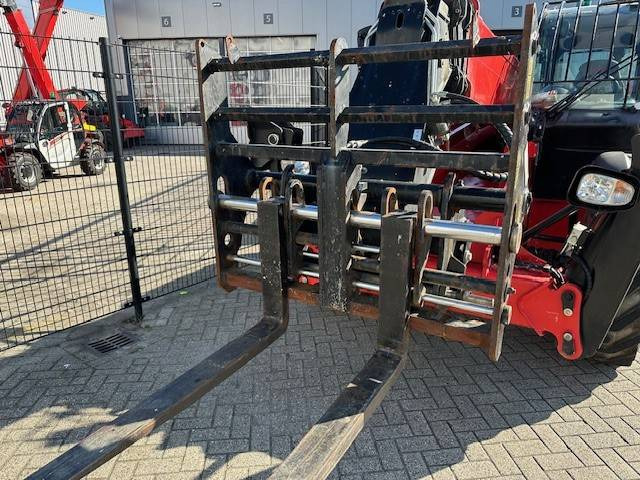 Manitou MT 1440 - Teleskopinis krautuvas: foto 4 Manitou MT 1440 - Teleskopinis krautuvas: foto 4