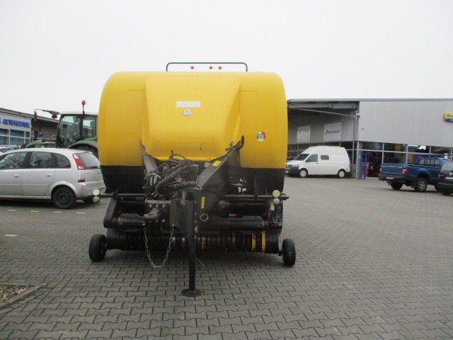 New Holland BB9060 / BB 9060 - Stačiakampių ryšulių presas: foto 4 New Holland BB9060 / BB 9060 - Stačiakampių ryšulių presas: foto 4