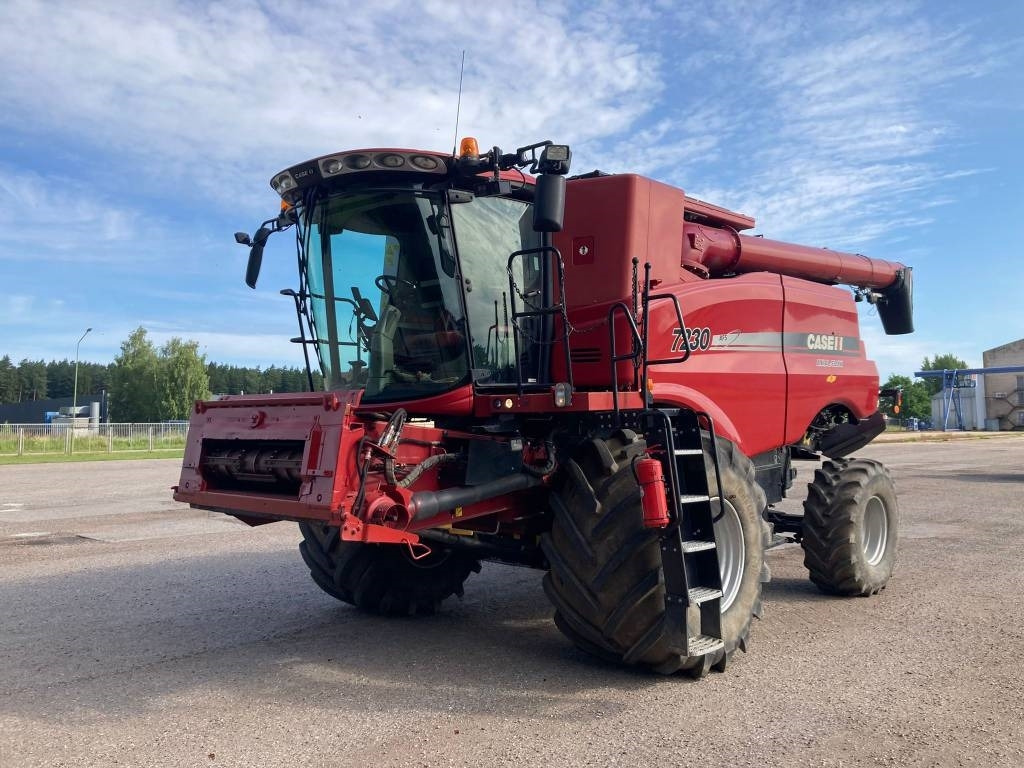Case IH 7230 - Derliaus nuėmimo kombainas: foto 1 Case IH 7230 - Derliaus nuėmimo kombainas: foto 1