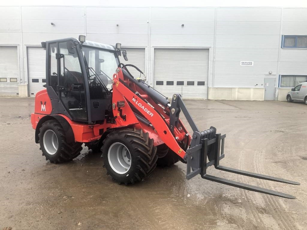 VM Loader 1040LXC - Šarnyrinis krautuvas: foto 3 VM Loader 1040LXC - Šarnyrinis krautuvas: foto 3