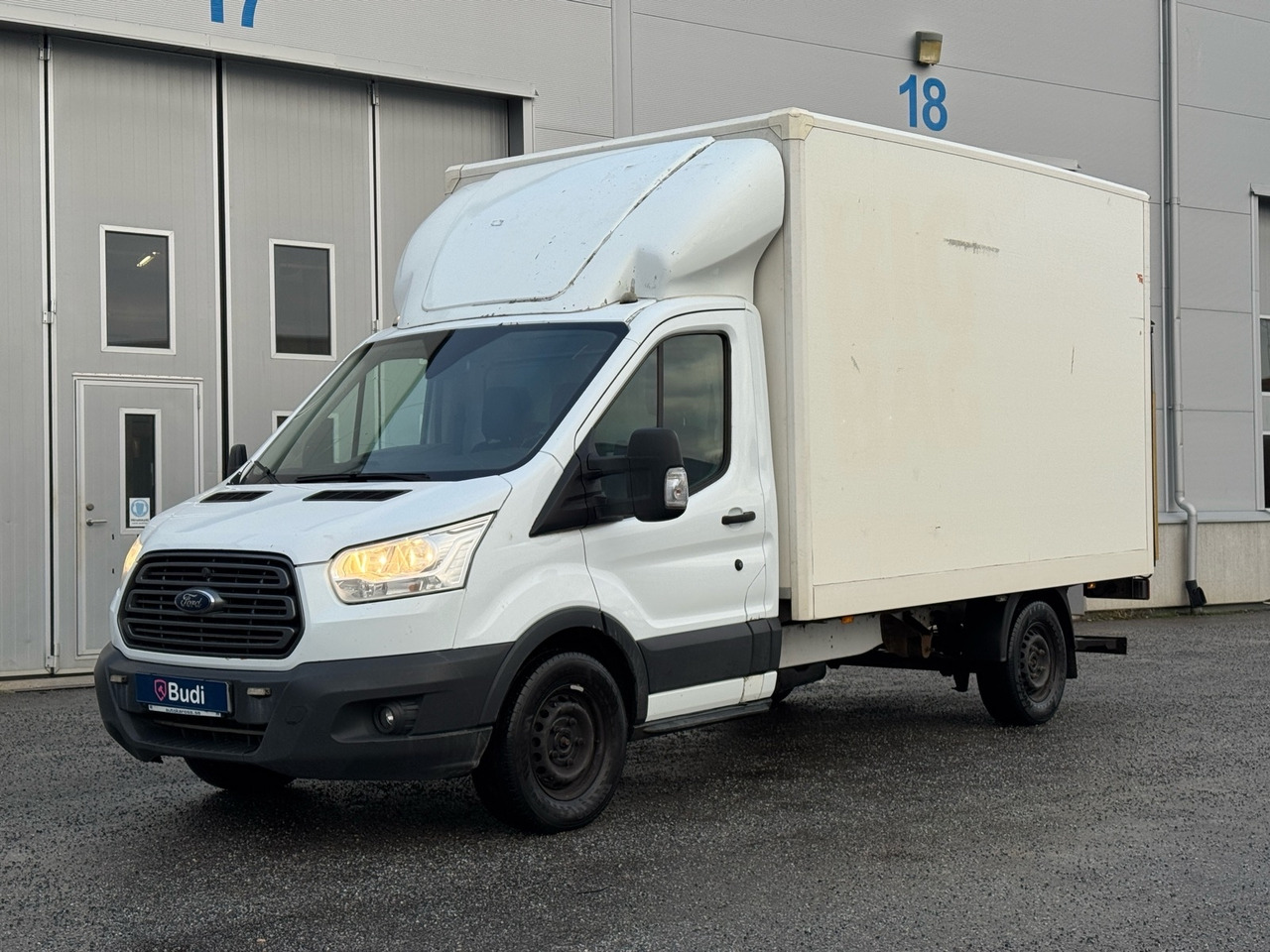 Lätt lastbil Ford Transit 350 Chassi Cab 2.0 TDCi SelectShift -2018 - Furgonas su krovinių dėže: foto 1 Lätt lastbil Ford Transit 350 Chassi Cab 2.0 TDCi SelectShift -2018 - Furgonas su krovinių dėže: foto 1