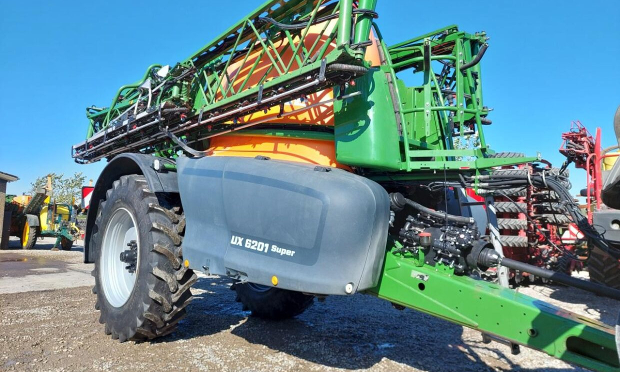 Amazone UX 6201 Super - 24-30-36m - Prikabinamas purkštuvas: foto 3 Amazone UX 6201 Super - 24-30-36m - Prikabinamas purkštuvas: foto 3