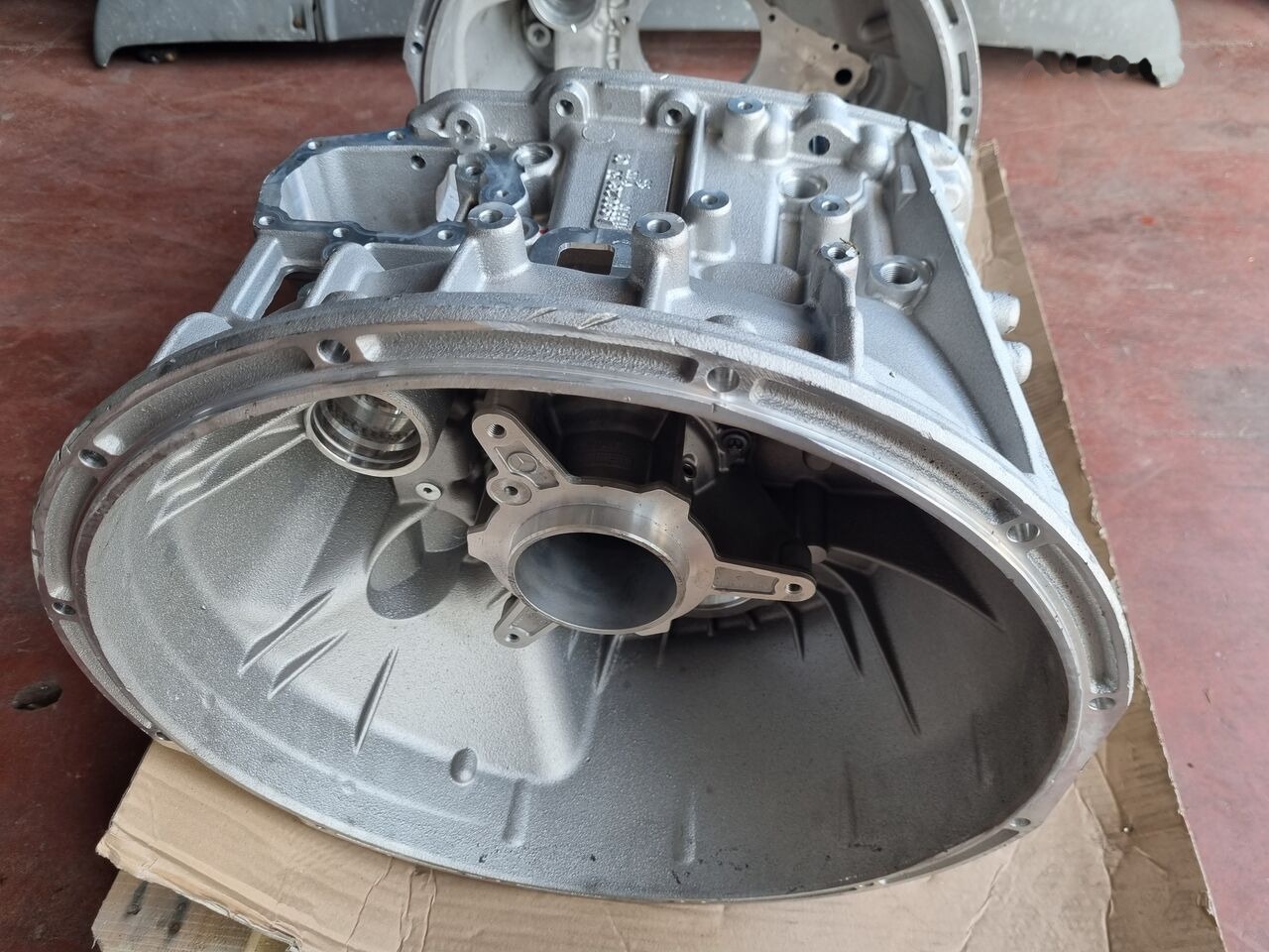 Mercedes-Benz TRANSMISSION HOUSING Mercedes-Benz ACTROS MP4 EURO 6 - Pavarų dėžė - Sunkvežimis: foto 1 Mercedes-Benz TRANSMISSION HOUSING Mercedes-Benz ACTROS MP4 EURO 6 - Pavarų dėžė - Sunkvežimis: foto 1