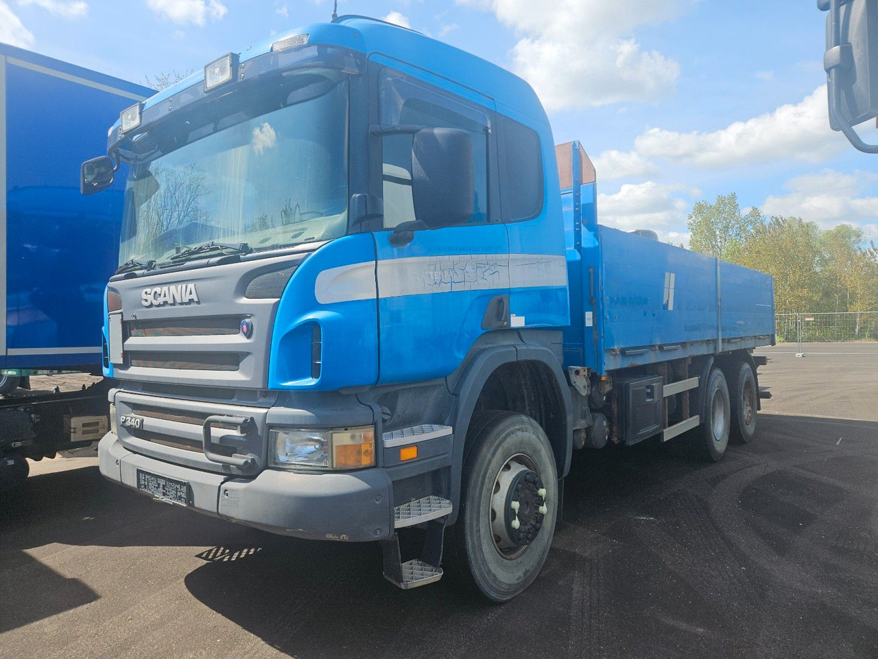 Scania P340 6x6 Pritsche Schaltgetriebe Blatt/Blatt - Platforminis/ Bortinis sunkvežimis: foto 1 Scania P340 6x6 Pritsche Schaltgetriebe Blatt/Blatt - Platforminis/ Bortinis sunkvežimis: foto 1