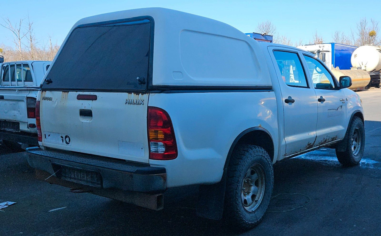 Toyota Hilux Double Cab 4x4 - Visureigis: foto 3 Toyota Hilux Double Cab 4x4 - Visureigis: foto 3