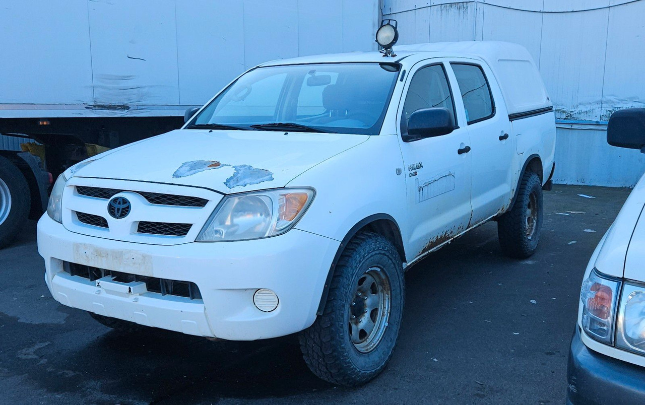 Toyota Hilux Double Cab 4x4 - Visureigis: foto 1 Toyota Hilux Double Cab 4x4 - Visureigis: foto 1