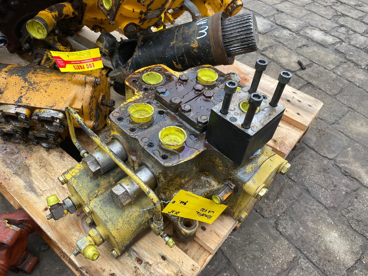 Komatsu WA 470-3 - Hidraulinis vožtuvas - Statybinė technika: foto 4 Komatsu WA 470-3 - Hidraulinis vožtuvas - Statybinė technika: foto 4