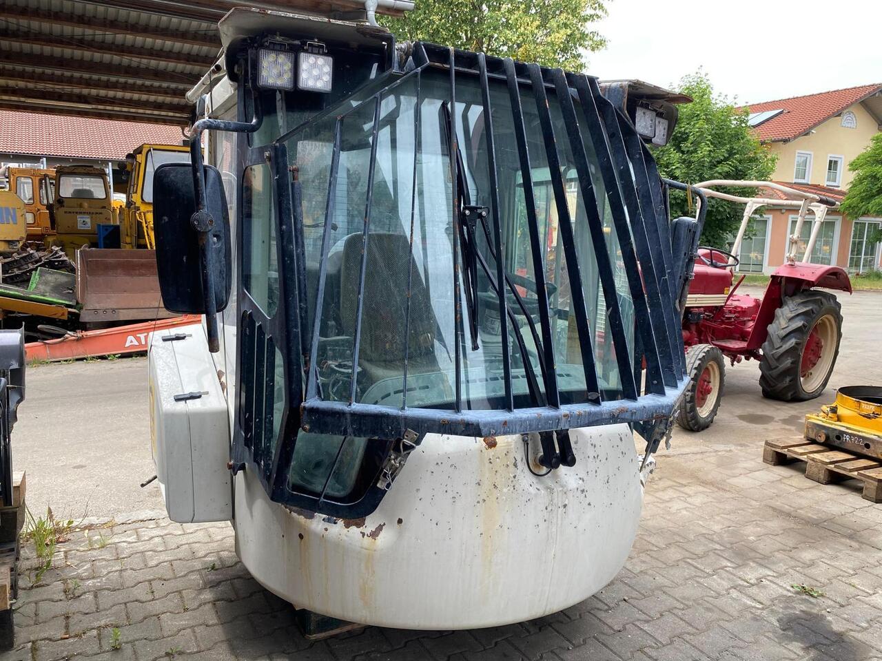 Liebherr L 566 - Kabina - Statybinė technika: foto 1 Liebherr L 566 - Kabina - Statybinė technika: foto 1